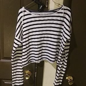 Long sleeve crop top